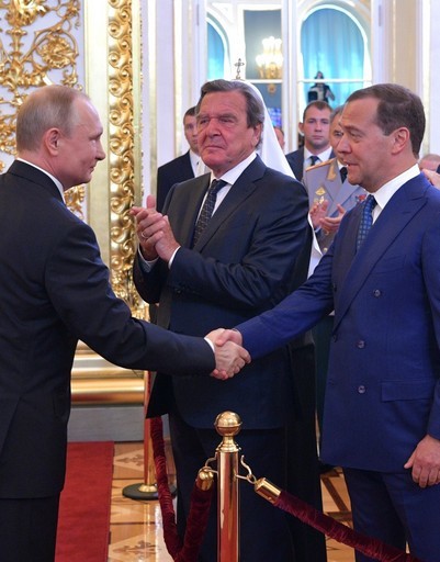 Звезды поздравили Владимира Путина с четвертым сроком