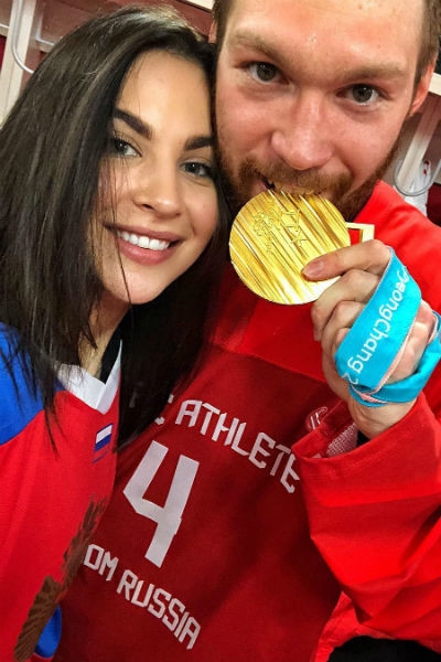 Великолепная пятерка и вратарь: самые завидные женихи российского хоккея