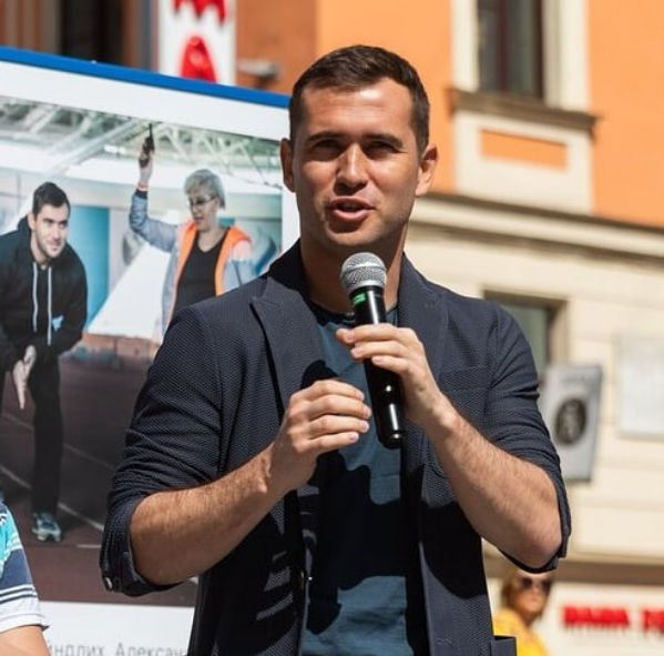Александр Кержаков появился на мероприятии без обручального кольца