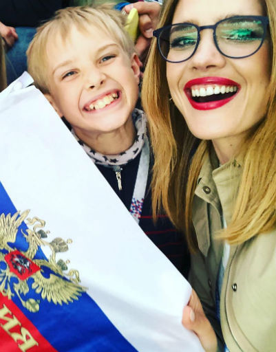 «Только победа»: как российские звезды болеют за сборную на Чемпионате мира по футболу