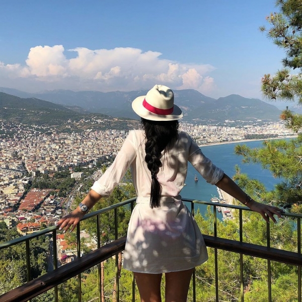 Виктория Романец покупает дом в Турции