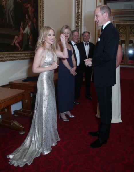 Кайли Миноуг посетила Букингемский дворец и пообщалась с принцем Уильямом