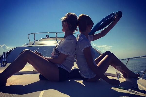 Рената Литвинова и Земфира отдыхают вместе на яхте
