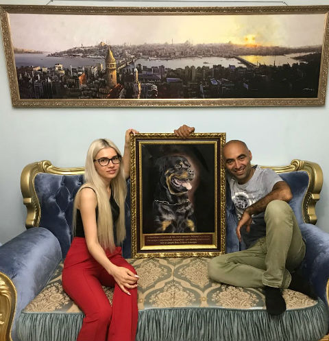 Финалисту «Битвы экстрасенсов» подарили картину его собаки за 600 тысяч рублей
