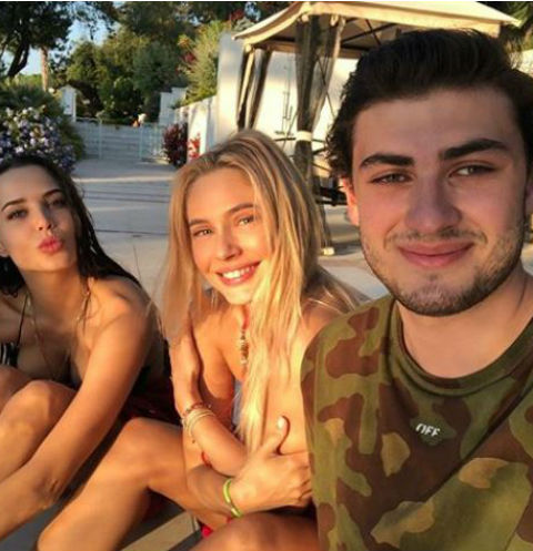 35-летняя Наталья Рудова отдыхает с 19-летним сыном миллиардера