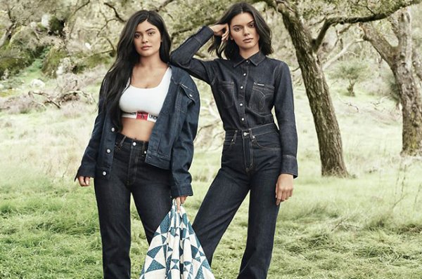 Calvin Klein выпустил осеннюю кампанию с сестрами Кардашьян 