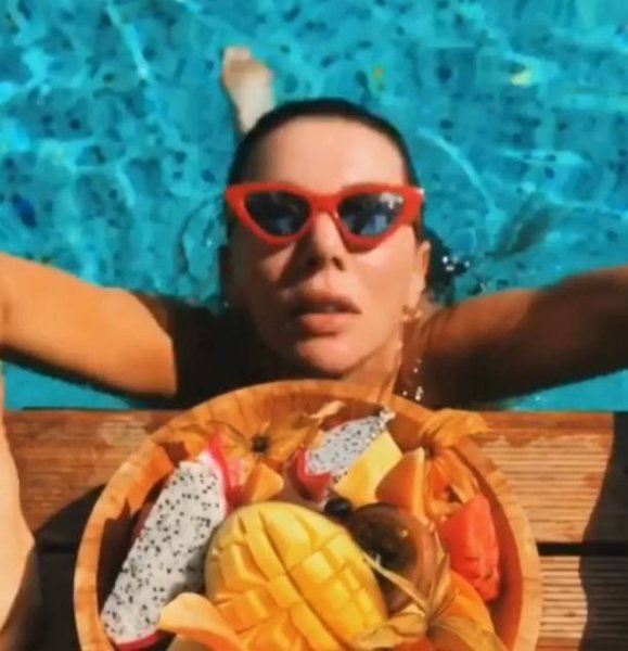 Анна Седокова ошарашила "горячим" видео своей огромной груди