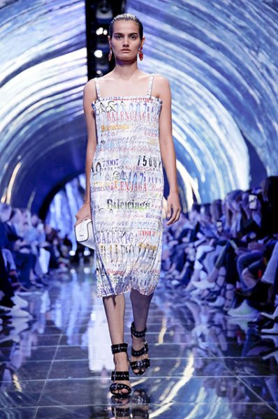 Неделя моды в Париже: Наталья Водянова, Рената Литвинова и другие на показах Balenciaga и Poiret 