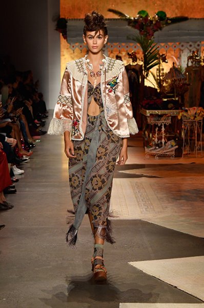 Неделя моды в Нью-Йорке: Наоми Кэмпбелл, София Коппола и другие на показе Anna Sui 