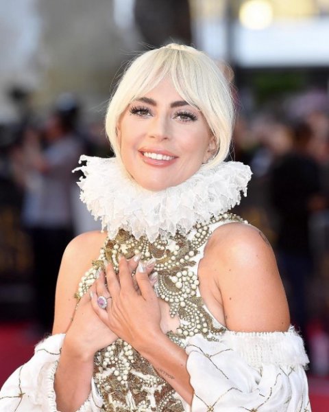 Леди Гага притворялась своим менеджером