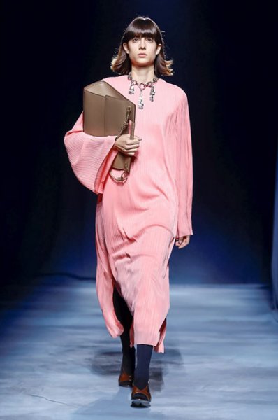 Неделя моды в Париже: Энн Хэтэуэй, Аманда Сэйфрид, Лив Тайлер, Руни Мара и другие на показе Givenchy 
