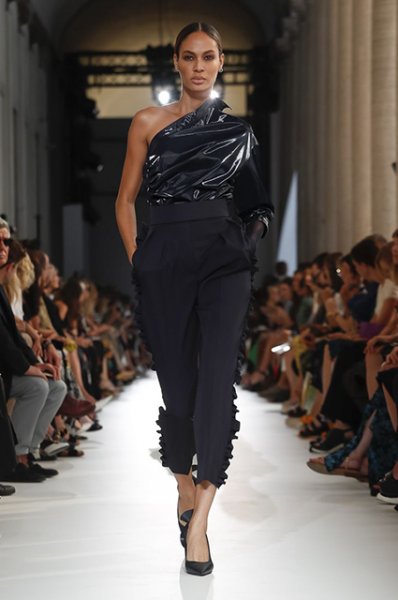 Неделя моды в Милане: Ирина Шейк, Джиджи Хадид и другие на показе Max Mara 