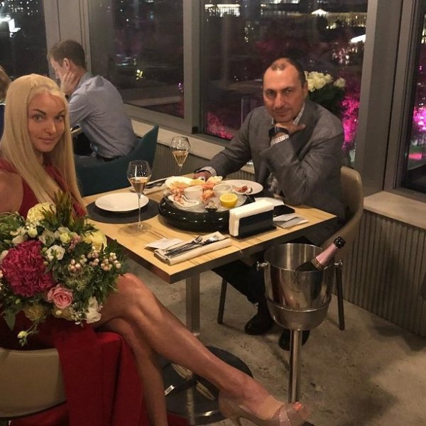 День рождения дочери Анастасия Волочкова закончила интимным ужином с Игорем Вдовиным