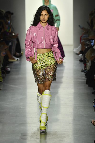 Неделя моды в Нью-Йорке: Джиджи Хадид, Пэрис Джексон и пикачу на показе Jeremy Scott 