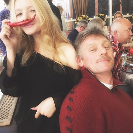 Дмитрий Песков опять сбрил усы 