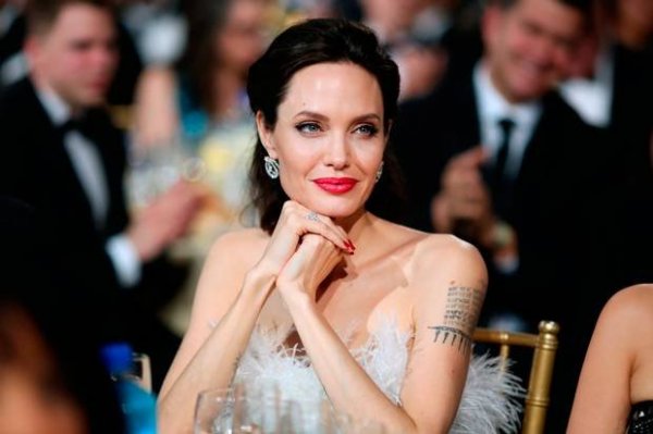 Анджелина Джоли изменилась до неузнаваемости