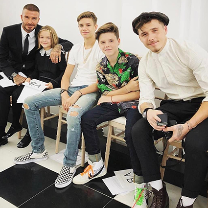 Неделя моды в Лондоне: Дэвид Бекхэм с детьми на показе Victoria Beckham 