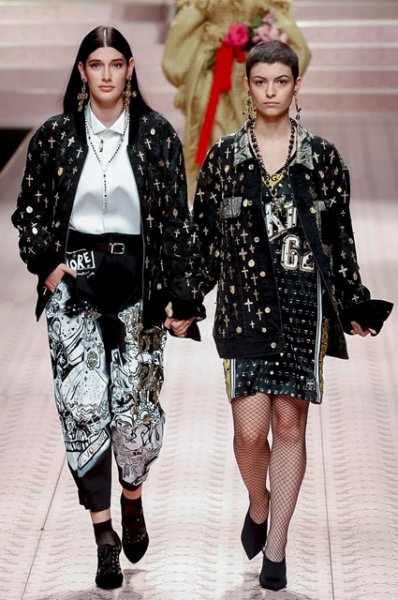 Неделя моды в Милане: Моника Белуччи, Карла Бруни, Эшли Грэм и звезды 90-х на подиуме Dolce&Gabbana 