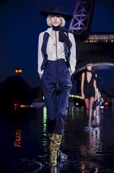 Неделя моды в Париже: Кейт Мосс, Рози Хантингтон-Уайтли, Синди Кроуфорд и Кайя Гербер на показе Saint Laurent 