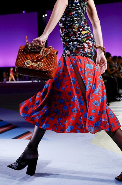 Неделя моды в Милане: Ирина Шейк, Кендалл Дженнер, Рози Хантингтон-Уайтли на показе Versace 