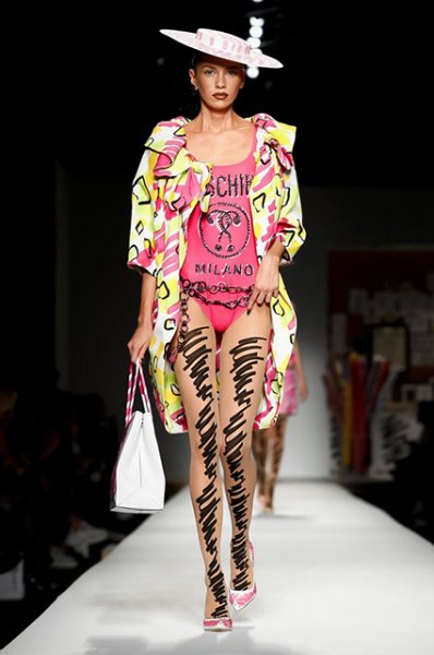 Неделя моды в Милане: Кендалл Дженнер, сестры Хадид, Кайя Гербер и другие на показе Moschino 
