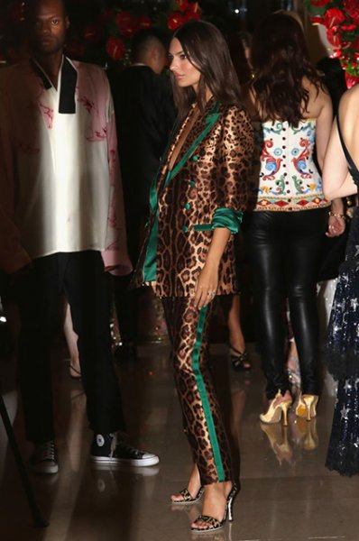 Моника Беллуччи, Эшли Грэм и Эмили Ратажковски в ярких образах на вечеринке Dolce & Gabbana: выбираем лучший 