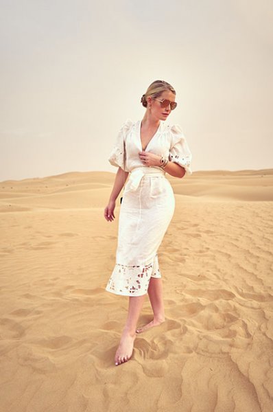Модный дайджест: Виктория Лопырева в Дубае, бездомные на Неделе моды и шарф-вульва 