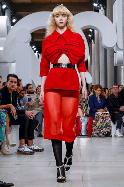 Неделя моды в Париже: Кейт Мара, Кайя Гербер, Поппи Делевинь и другие на показе Miu Miu сезона весна/лето-2019 
