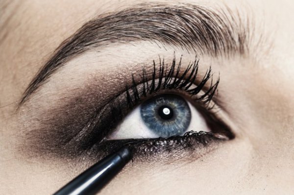 7 советов по макияжу для людей, которые носят контактные линзы 