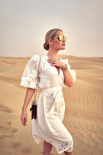 Модный дайджест: Виктория Лопырева в Дубае, бездомные на Неделе моды и шарф-вульва 