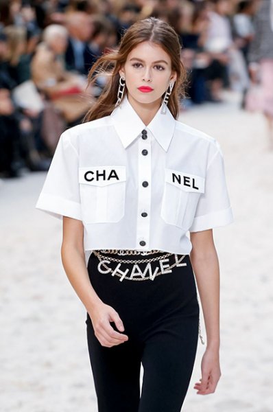 Неделя моды в Париже: Ванесса Паради, Памела Андерсон и другие звезды на показе Chanel 