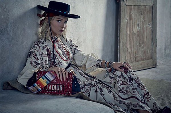Дженнифер Лоуренс в образе мексиканской наездницы снялась для новой круизной кампании Dior 