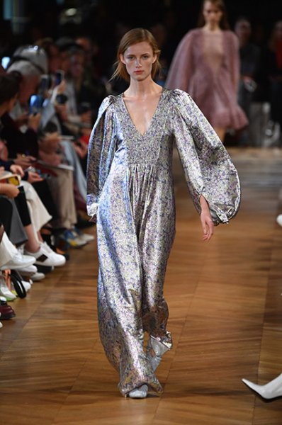 Неделя моды в Париже: Кайя Гербер, Поппи Делевинь, Изабель Юппер и другие на показе Stella McCartney 