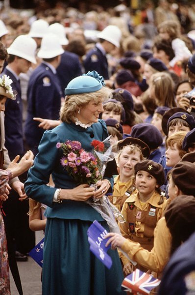 Меган, вдохновляйся: вспоминаем наряды принцессы Дианы из туров по Австралии 