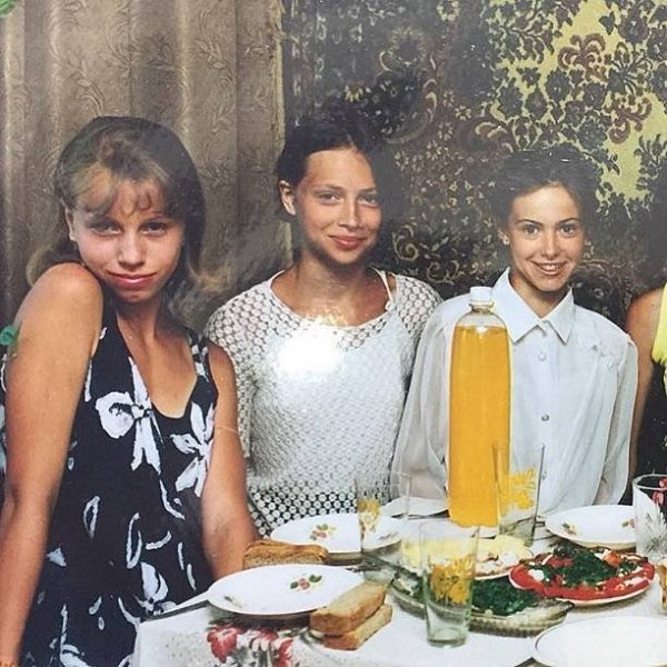Опубликовав фото из детства, Настасья Самбурская откровенно рассказала о пластике носа