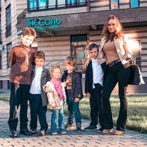 Мама пятерых детей Коко Наваррская удивилась шестой беременности