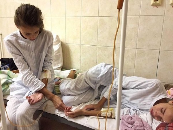 Участница Дом-2 Мария Кохно спасает 14-летних близняшек от анорексии
