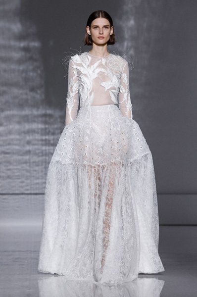 Неделя высокой моды в Париже: Кайя Гербер на показе Givenchy 