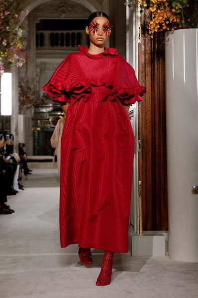 Неделя высокой моды в Париже: Наталья Водянова, Наоми Кэмпбелл и Кайя Гербер на показе Valentino 