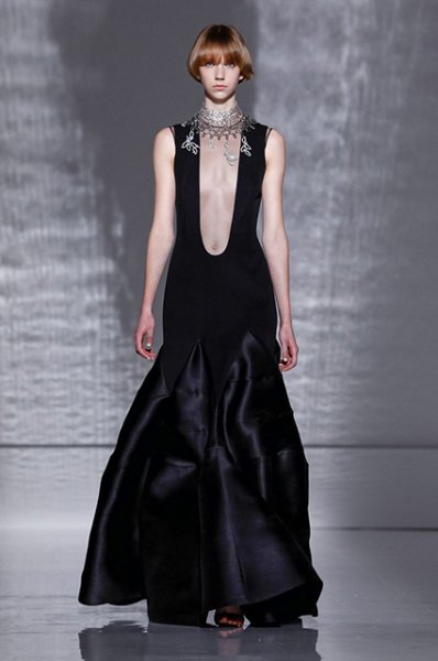 Неделя высокой моды в Париже: Кайя Гербер на показе Givenchy 