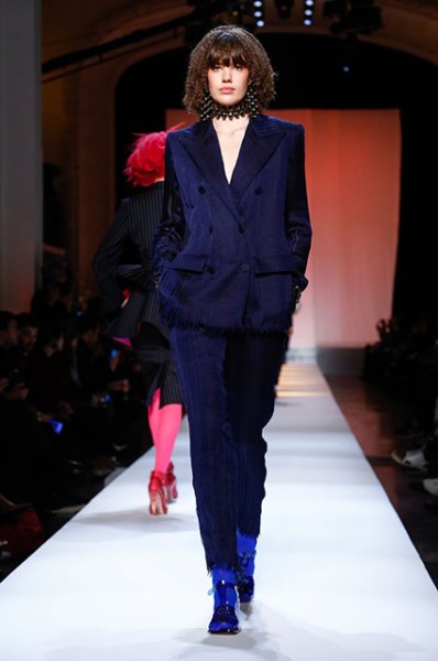 Неделя высокой моды в Париже: Ирина Шейк на показе Jean Paul Gaultier 