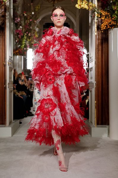 Неделя высокой моды в Париже: Наталья Водянова, Наоми Кэмпбелл и Кайя Гербер на показе Valentino 