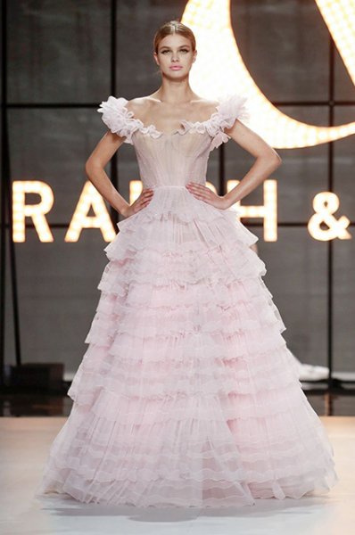 Неделя высокой моды в Париже: Азия Ардженто и Эльза Хоск на показах Antonio Grimaldi и Ralph&Russo 