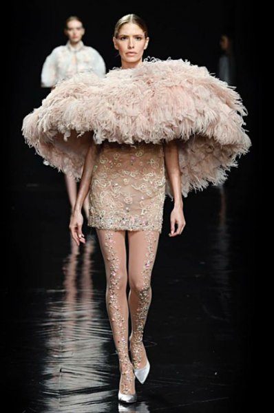 Елена Перминова стала звездой показа на Неделе высокой моды в Париже 