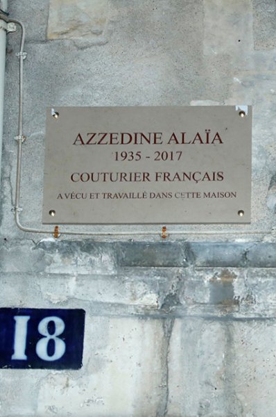 Наталья Водянова и Наоми Кэмпбелл на открытии мемориала Аззедина Алайи в Париже 