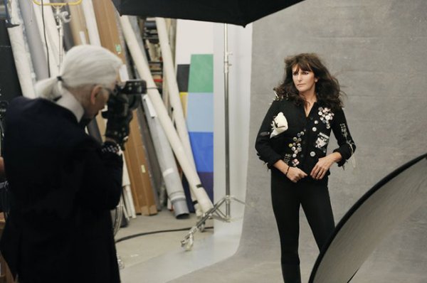 Виржини Виар — новый креативный директор Chanel: что мы знаем о ближайшей соратнице Лагерфельда 