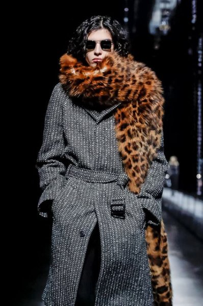 Неделя моды в Париже: Сальма Хайек, Линдси Лохан, Катрин Денев и другие на показе Saint Laurent сезона осень-зима 2019/2020 