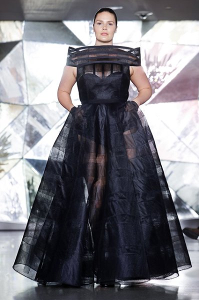 Неделя моды в Нью-Йорке: Эшли Грэм на показе Christian Siriano сезона осень/зима-2019/2020 