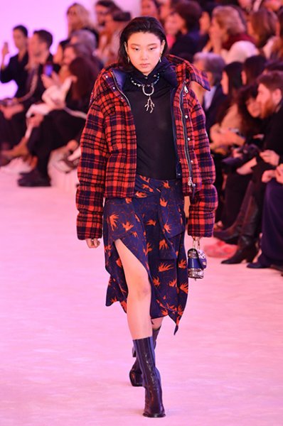 Неделя моды в Париже: Кайя Гербер, Жюльетт Бинош и другие на показе Chloe осень-зима 2019/2020 