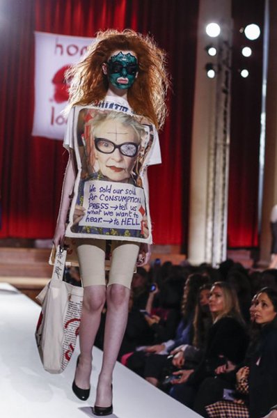 Неделя моды в Лондоне: Роуз Макгоун на показе Vivienne Westwood сезона осень-зима 2019/2020 